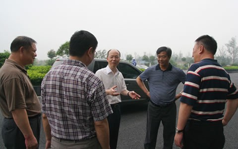 甯(níng)波江東(dōng)區委書(shu)記一行(hang)來杭機(ji)股份視(shi)察