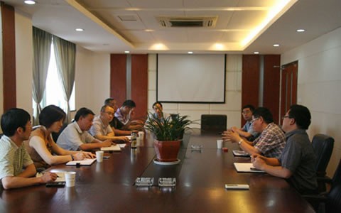 臨安市吳(wú)春法副市長(zhǎng)莅臨公司視(shi)察指導工作(zuò)