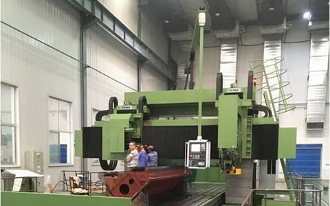 杭(hang)機股份(fèn)12米大型(xíng)數控動(dòng)梁龍門(mén)導軌磨(mo)床順利(lì)交付