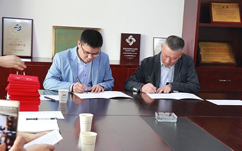 校企合(he)作現代學徒(tú)制簽約拜師(shi)儀