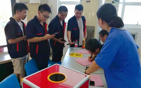 愛心點燃(rán)希望  真情傳遞溫(wen)暖